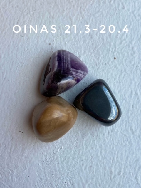 Oinas: Ametisti, Hematiitti, luonnollinen Akaatti