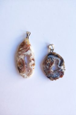 Kiteytynyt akaattiriipus